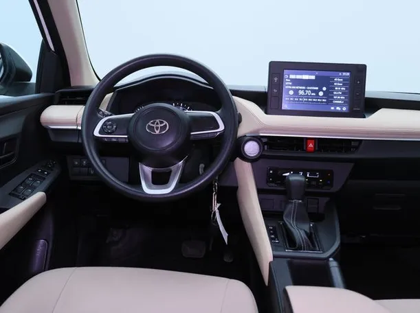 Car image 15