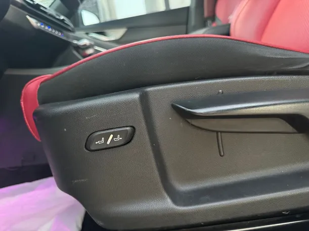 Car image 27
