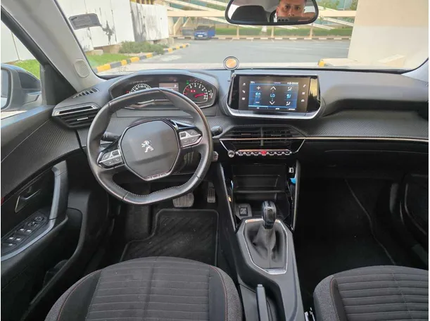 Car image 12