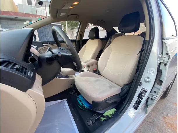Car image 11