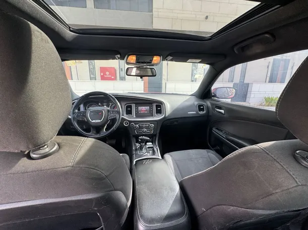 Car image 14