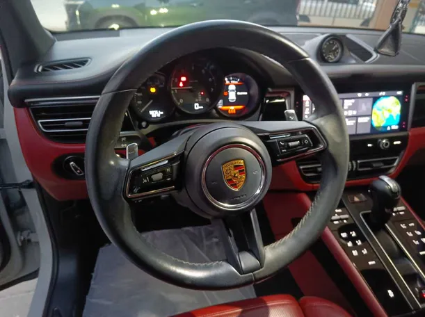 Car image 25
