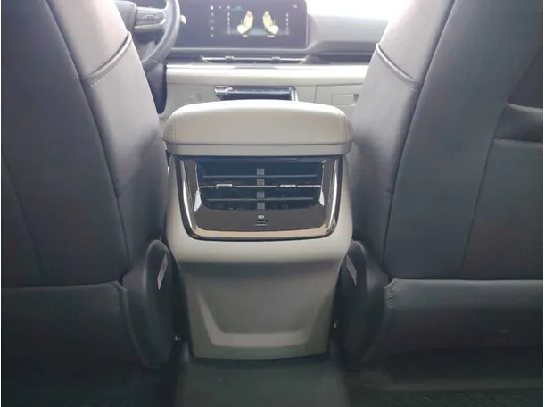 Car image 27