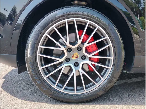 Car image 10