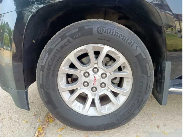 Car image 10