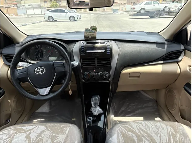 Car image 18