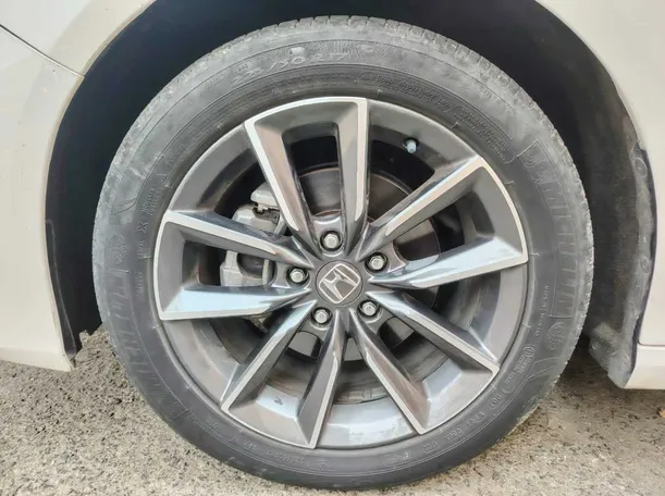Car image 10