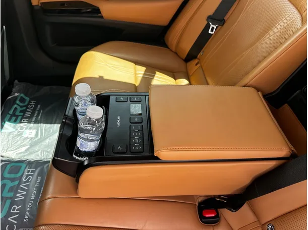 Car image 24