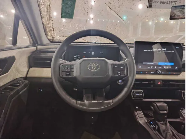 Car image 24