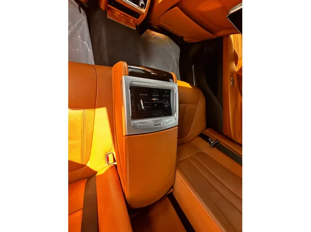 Car image 26