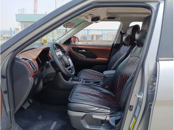 Car image 12