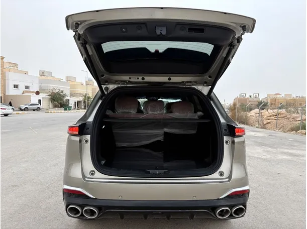 Car image 24