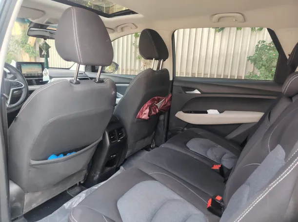 Car image 17