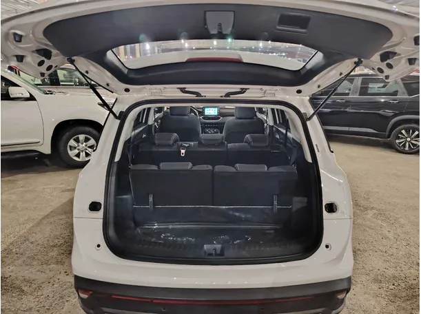 Car image 27