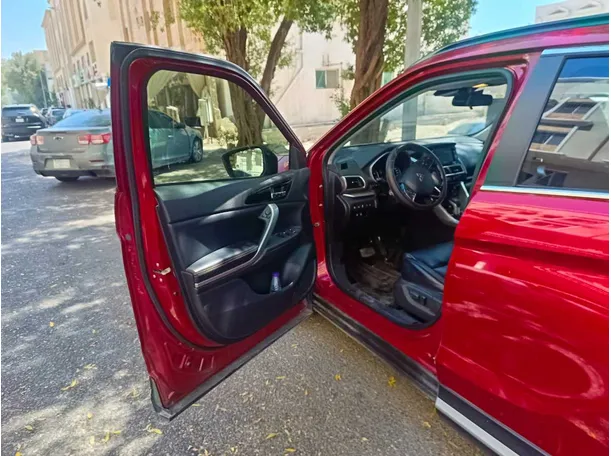 Car image 11