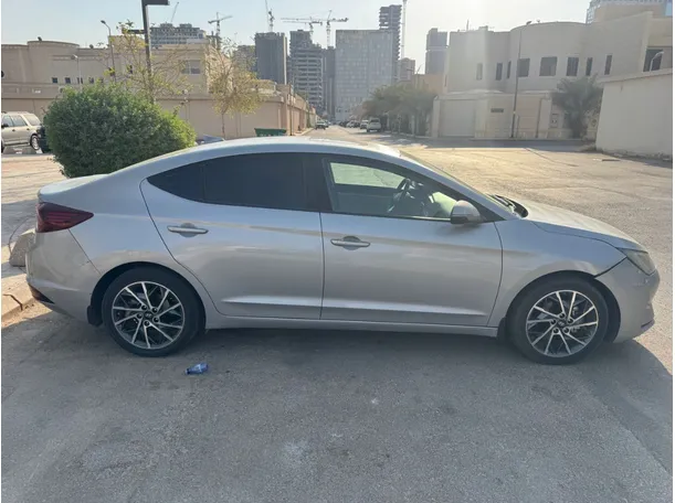 Car image 4
