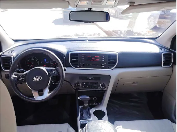 Car image 14