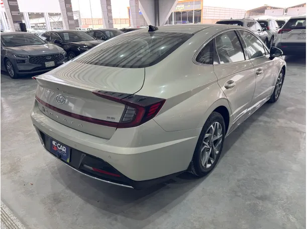 Car image 5
