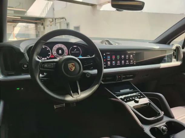 Car image 19