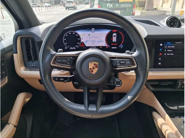 Car image 18
