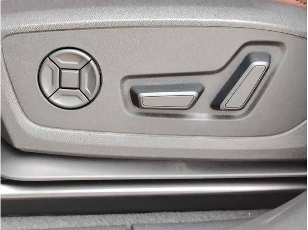 Car image 31