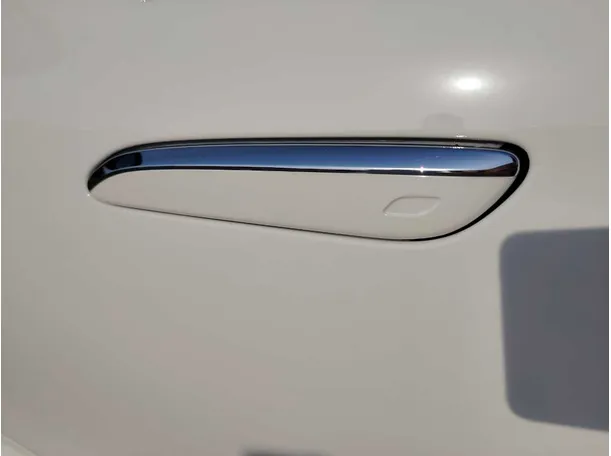 Car image 27