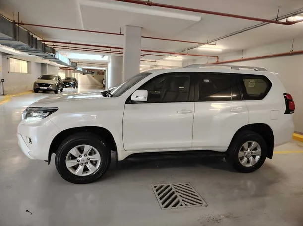 Car image 8
