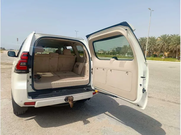 Car image 26