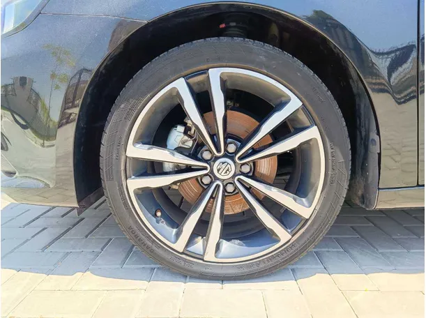 Car image 10