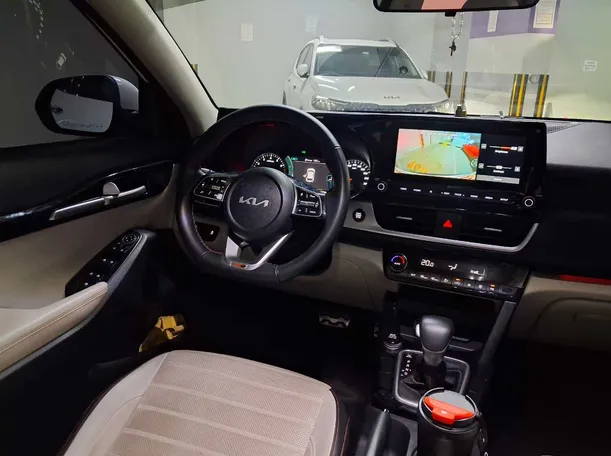 Car image 17