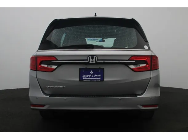 Car image 12