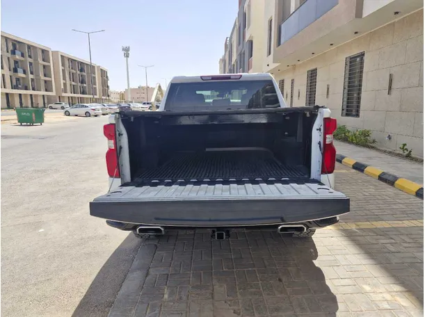 Car image 20