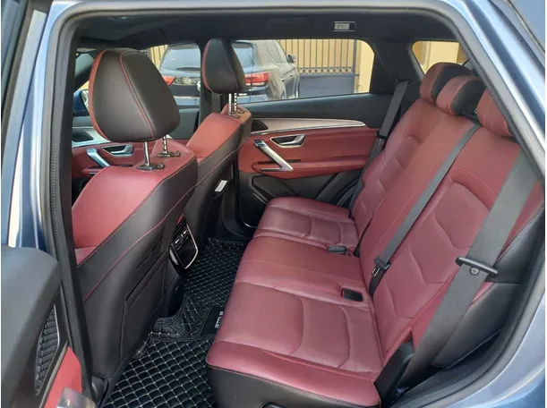 Car image 15