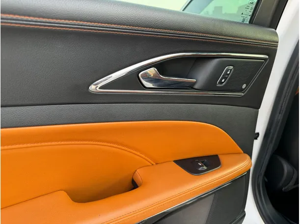 Car image 26