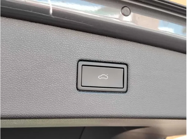 Car image 33