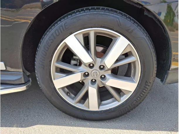 Car image 9