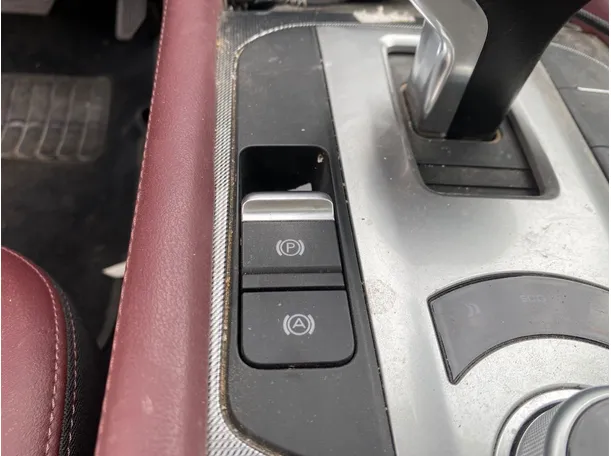 Car image 23