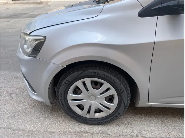 Car image 9