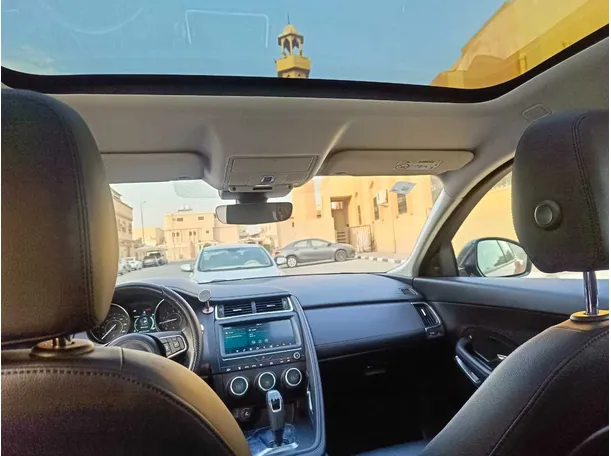 Car image 20