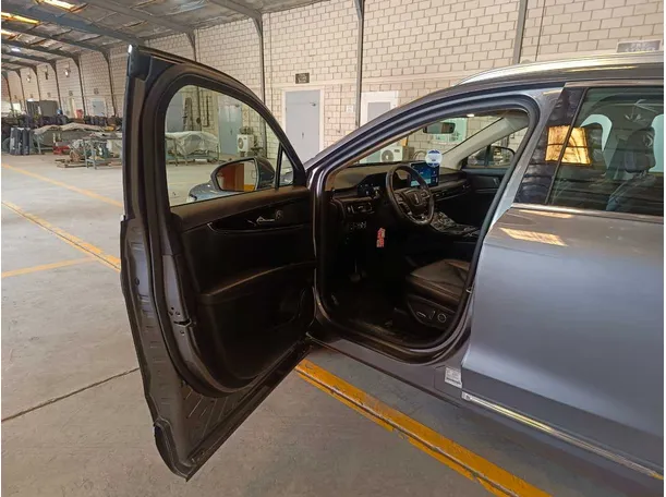 Car image 11
