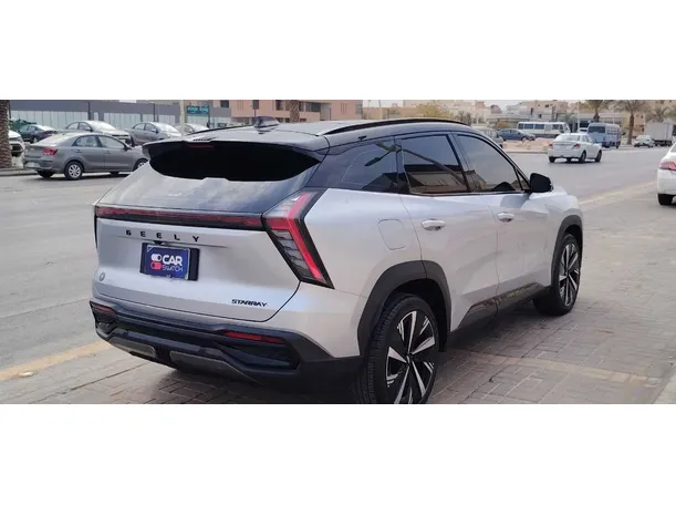 Car image 5