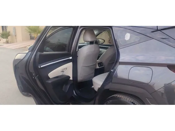 Car image 13