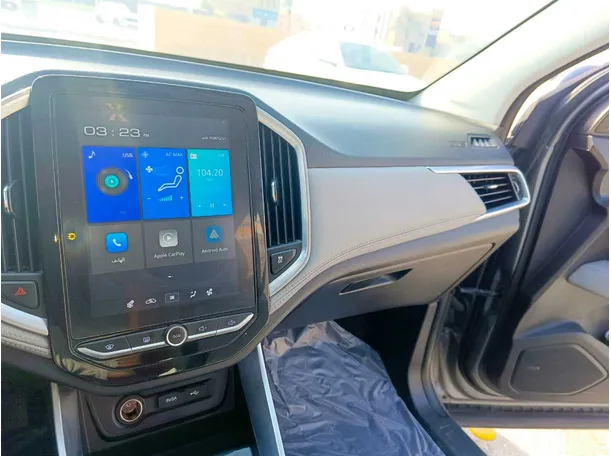 Car image 17