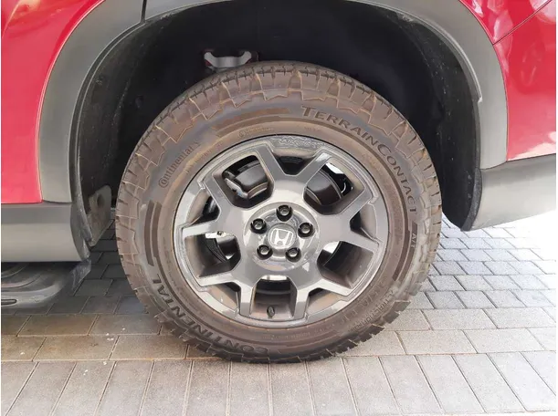 Car image 9
