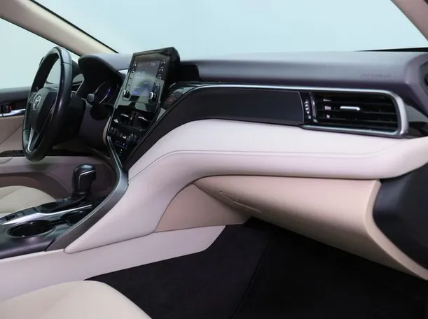 Car image 10