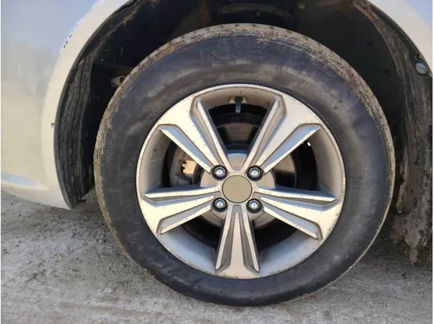 Car image 10