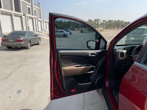 Car image 10