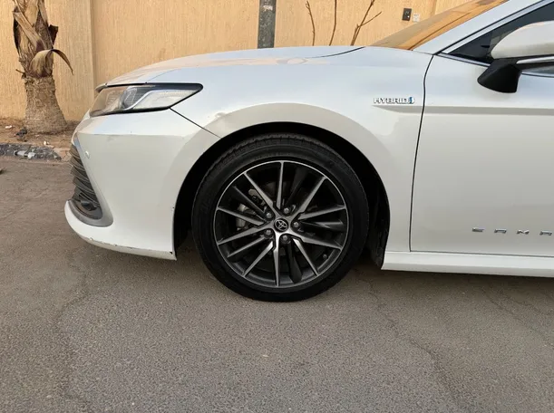 Car image 5