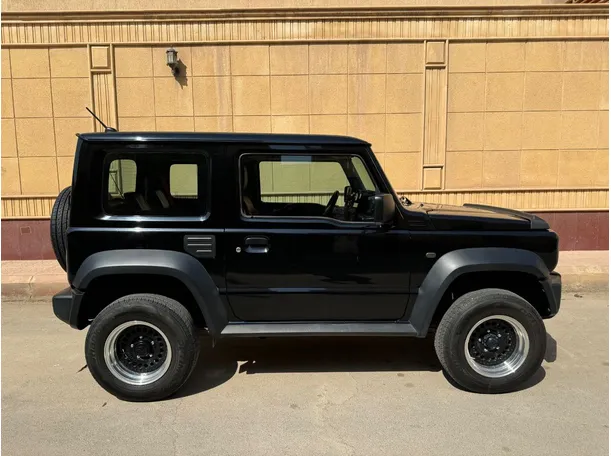 Car image 4