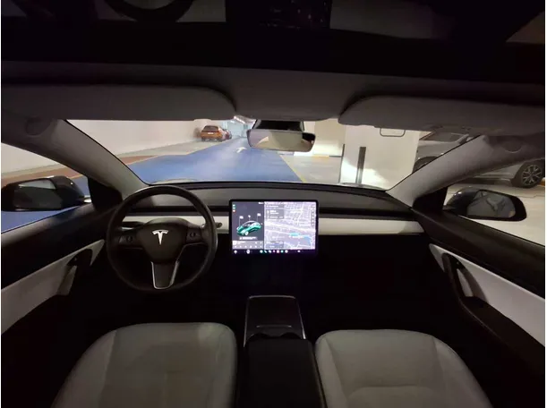 Car image 14